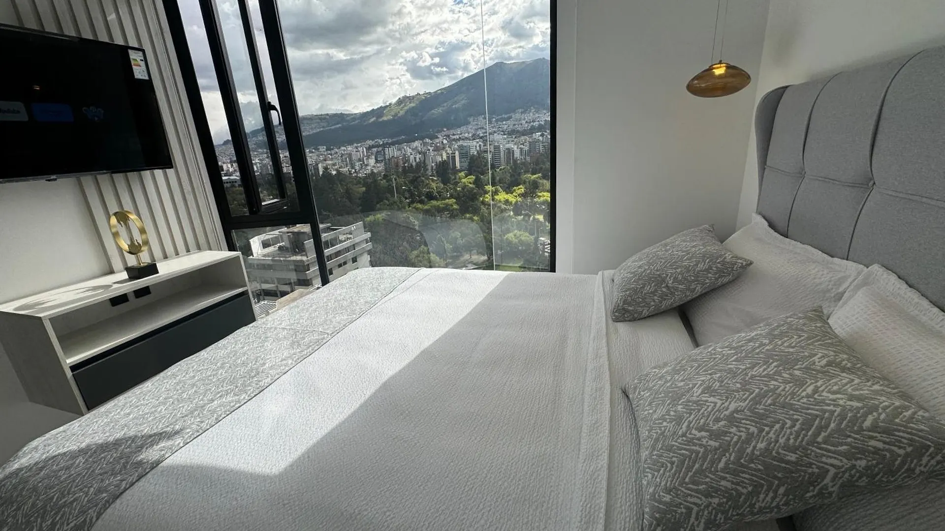 Nuevo Studio- Piso 17 Vista La Carolina - Edificio Harmony Quito Apartment