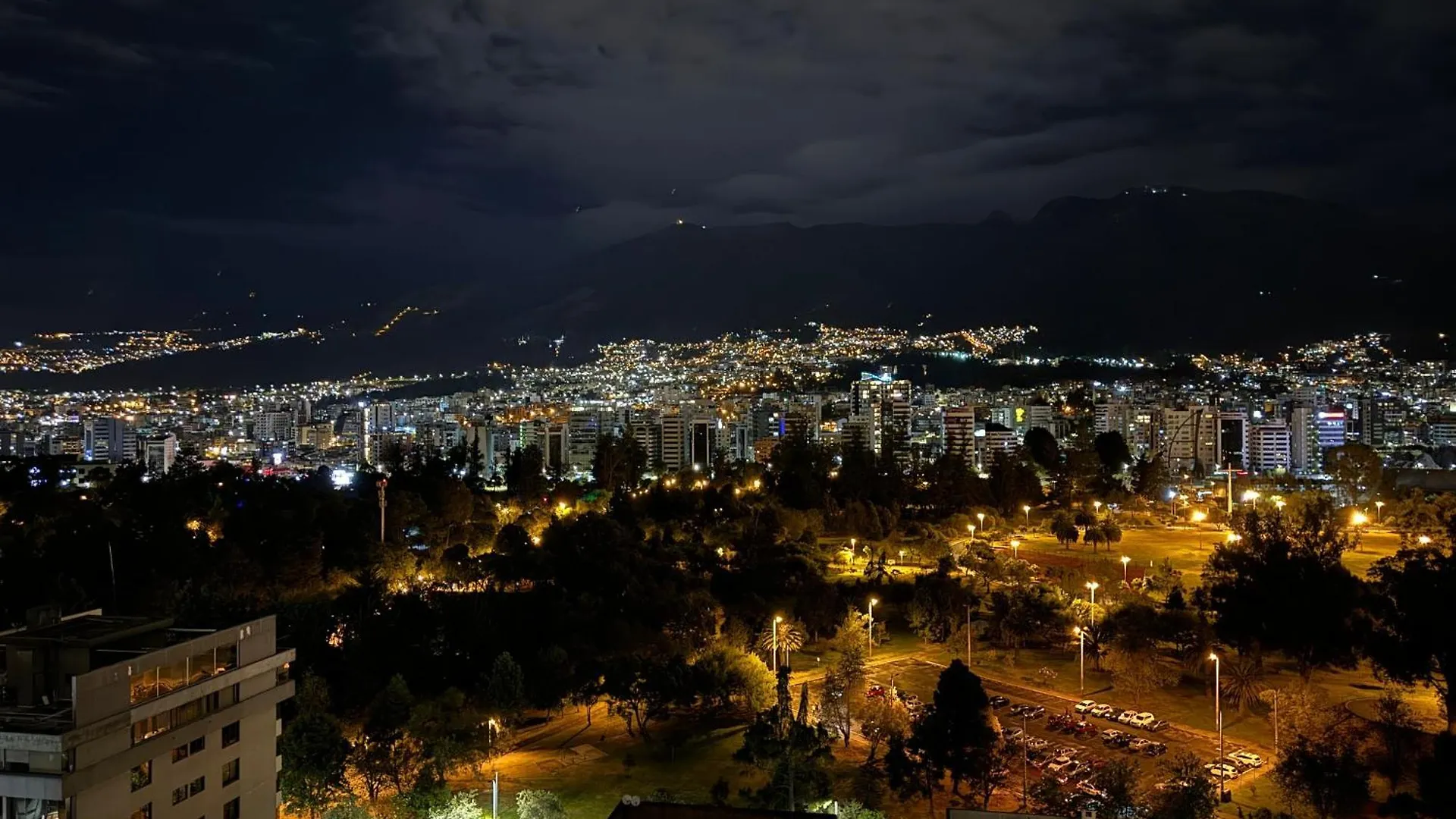 Nuevo Studio- Piso 17 Vista La Carolina - Edificio Harmony Quito Apartment